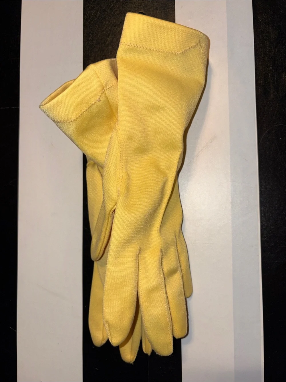Vintage 70s Sunny Yellow Women's Short Gloves